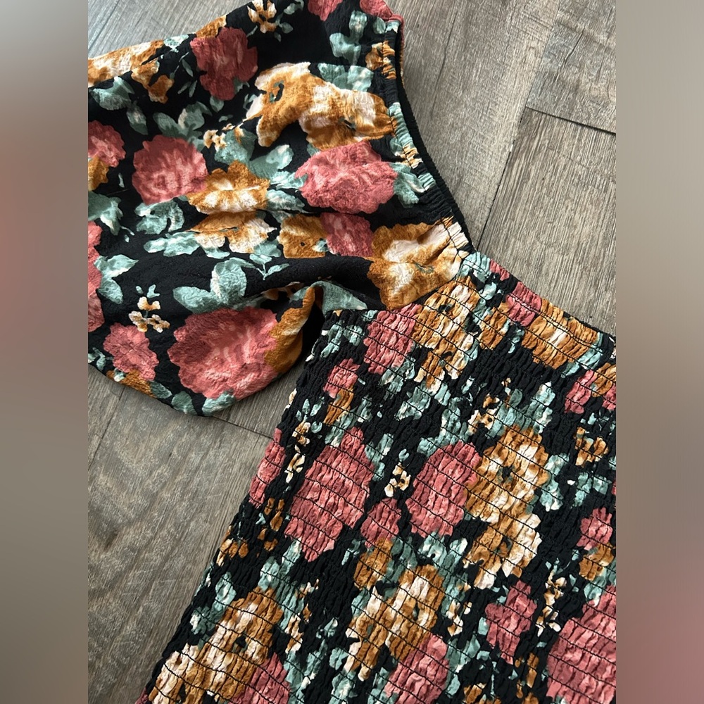 Floral off the shoulder stop